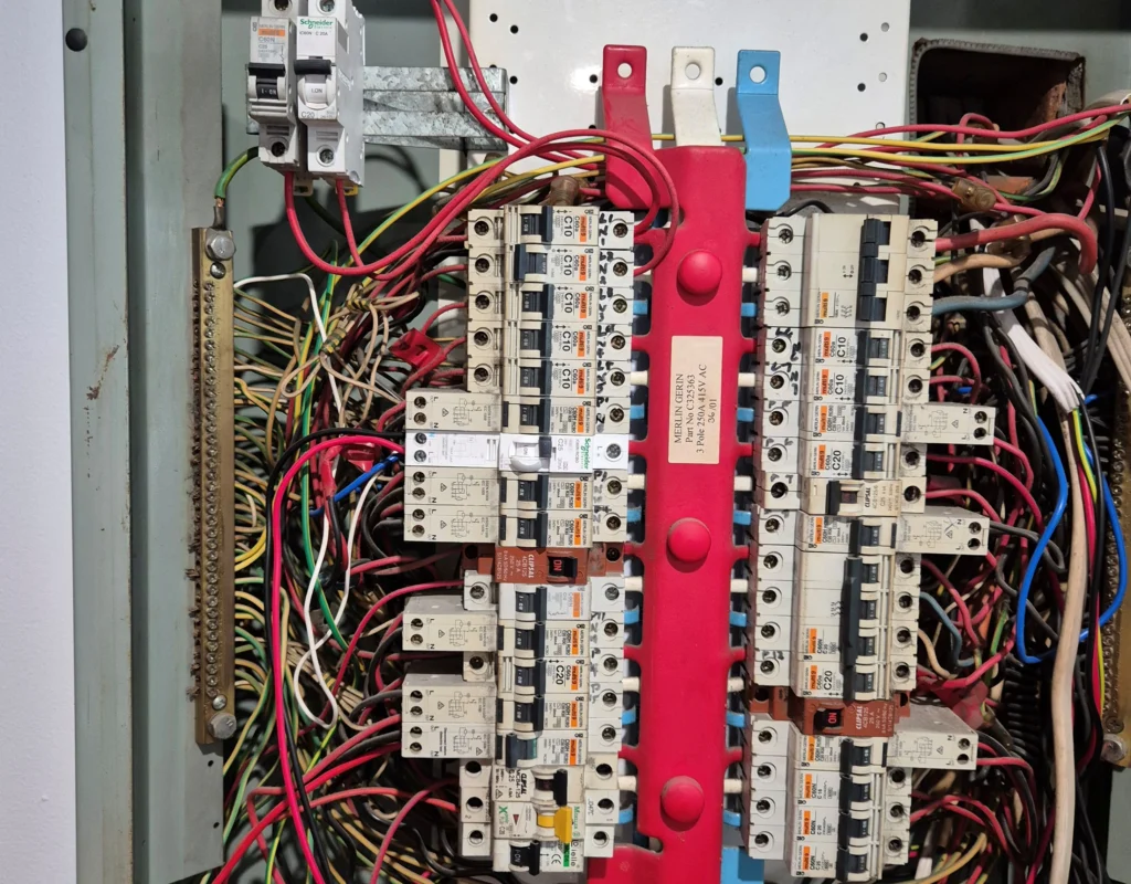 Service Fuses Replacement